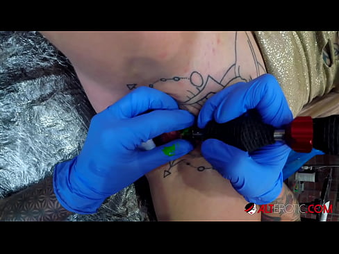 ❤️ Keçika pir tattookirî Sully Savage tattooek li ser klîtorê xwe kir. ❌ Tenê porno li me ku.basseyn-vsem.ru ️❤