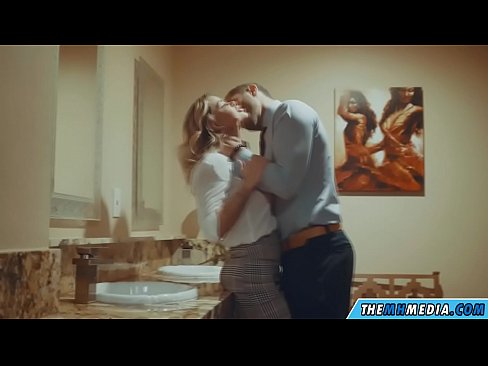 ❤️ Gava ku blondeyek busty we di nav hewşek gelemperî de dixapîne ❌ Tenê porno li me ku.basseyn-vsem.ru ️❤